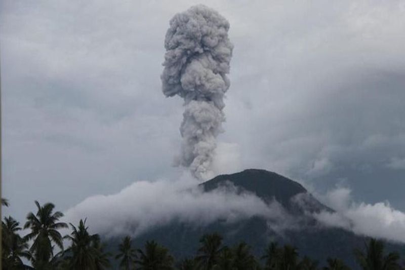 Gunung Ibu Maluku Utara Erupsi Lagi, Puluhan Gempa Letusan Terjadi Hari Ini