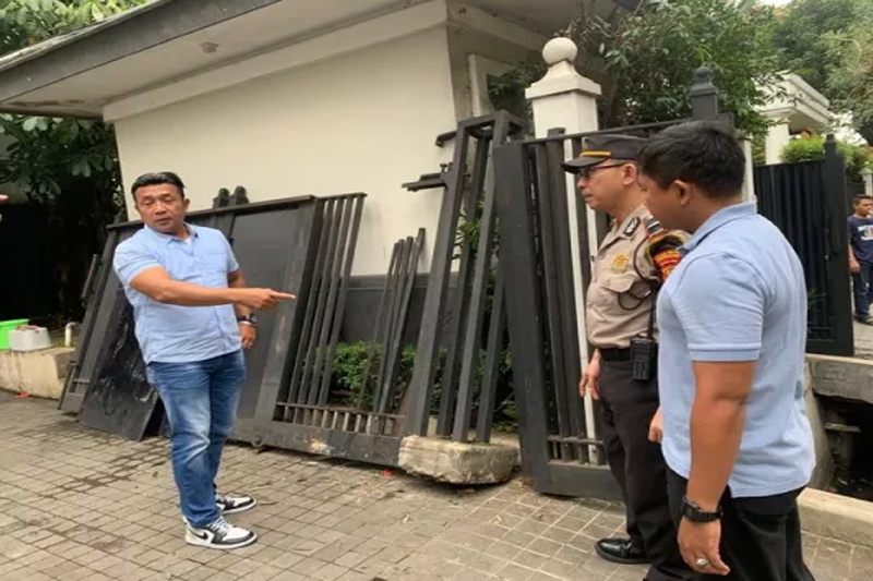 Pengemudi Wanita Mabuk Tabrak Pagar Rumah Jusuf Kalla di Jakarta Selatan