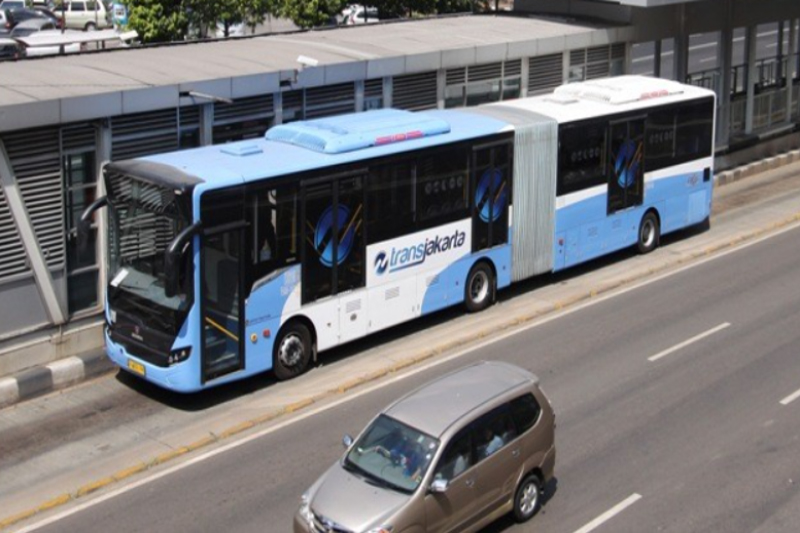 Bus Gandeng TransJakarta Setop Operasi Sementara Usai Insiden Asap di Halte Pancoran