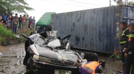 Truk Terguling Timpa Mobil di Karawang Akibatkan Korban Tewas dan Luka