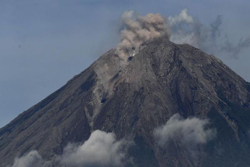 Status Gunung Semeru Terkini Letusan Vulkanik Terus Terjadi di Jawa Timur