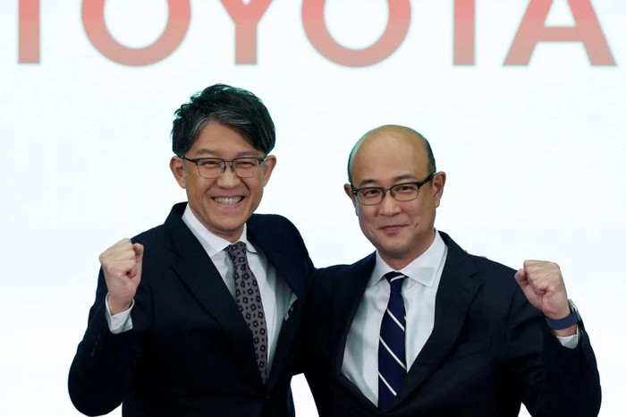 Kenta Kon bergabung dengan Toyota Motor pada tahun 1991. Saat ini, ia bertindak sebagai Chief Financial Officer dan Chief Operating Officer Grup. Sejak April, ia akan menggantikan Koji Sato sebagai CEO dari produsen mobil terbesar di dunia.