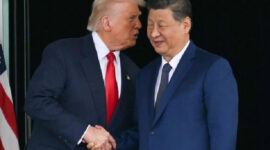 Presiden AS Donald Trump (kiri) dan Presiden China Xi Jinping di Busan, Korea Selatan, pada Oktober 2025. Foto: AFP
