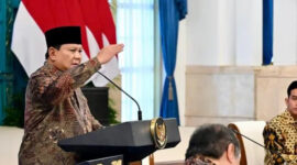 Presiden RI, Prabowo Subianto berpidato dalam Sidang Kabinet Paripurna (SKP) di Istana Negara, Jakarta pada Senin, 20 Oktober 2025. (Foto: BPMI Setpres)