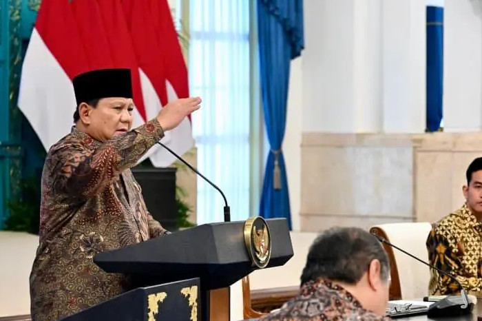Presiden RI, Prabowo Subianto berpidato dalam Sidang Kabinet Paripurna (SKP) di Istana Negara, Jakarta pada Senin, 20 Oktober 2025. (Foto: BPMI Setpres)
