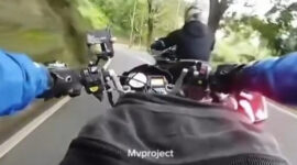 Tangkapan layar video viral pemotor disalip moge di Cianjur. (Dok. Istimewa) 