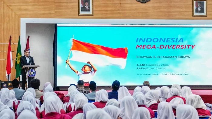 Studium Generale UMSURA, Fadli Zon Soroti Megadiversity Budaya Indonesia