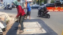 Aktivitas galian kabel pada proyek Infrastruktur Pasif Terpadu (IPT) atau ducting di Kota Bandung, Maret 2026