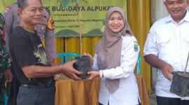 Desa Rejomulyo Salurkan 70 Bibit Alpukat untuk Perkuat Agroforestri Petani