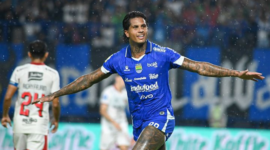Dewa United vs Persib Bandung
