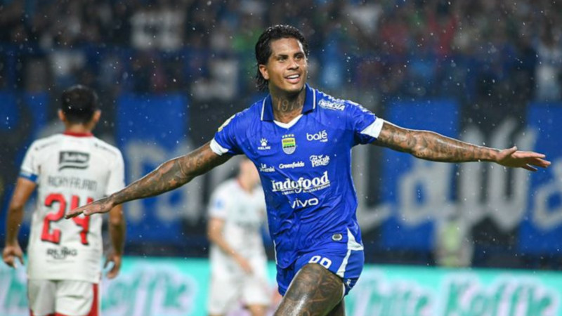 Dewa United vs Persib Bandung