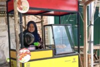 Nabila Bangun Mimpi Besar dari Gerobak ZChicken di Muaro Jambi